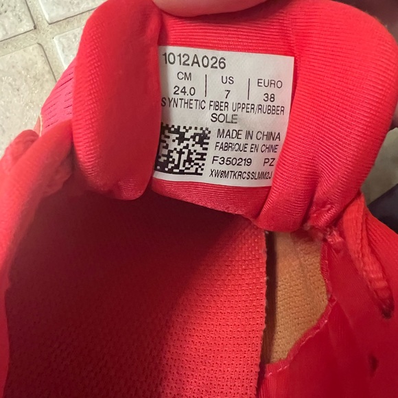 ASIC Gel Kayano size 7 bright orange. Good conditions - Picture 3 of 6